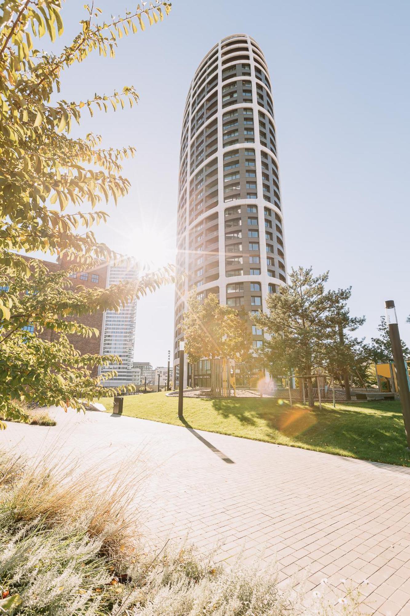Skau Blue Residence In Sky Park 21 Floor 2 Tower Panoramic View Free Parking Bratislava Exterior photo